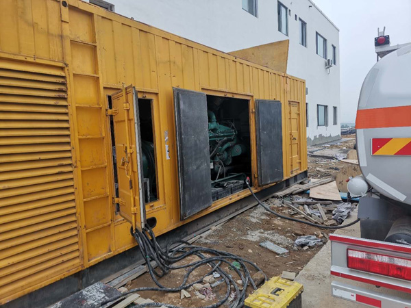 兰坪如何在发电机出租合同中约定设备的维修和保养责任？