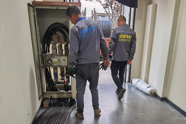 兰坪柴油发电机组的输出电压调节方式对设备性能有哪些影响？