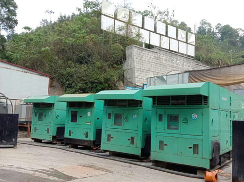 兰坪先进的应急发电机系统中智能监测和控制系统如何确保电压稳定？