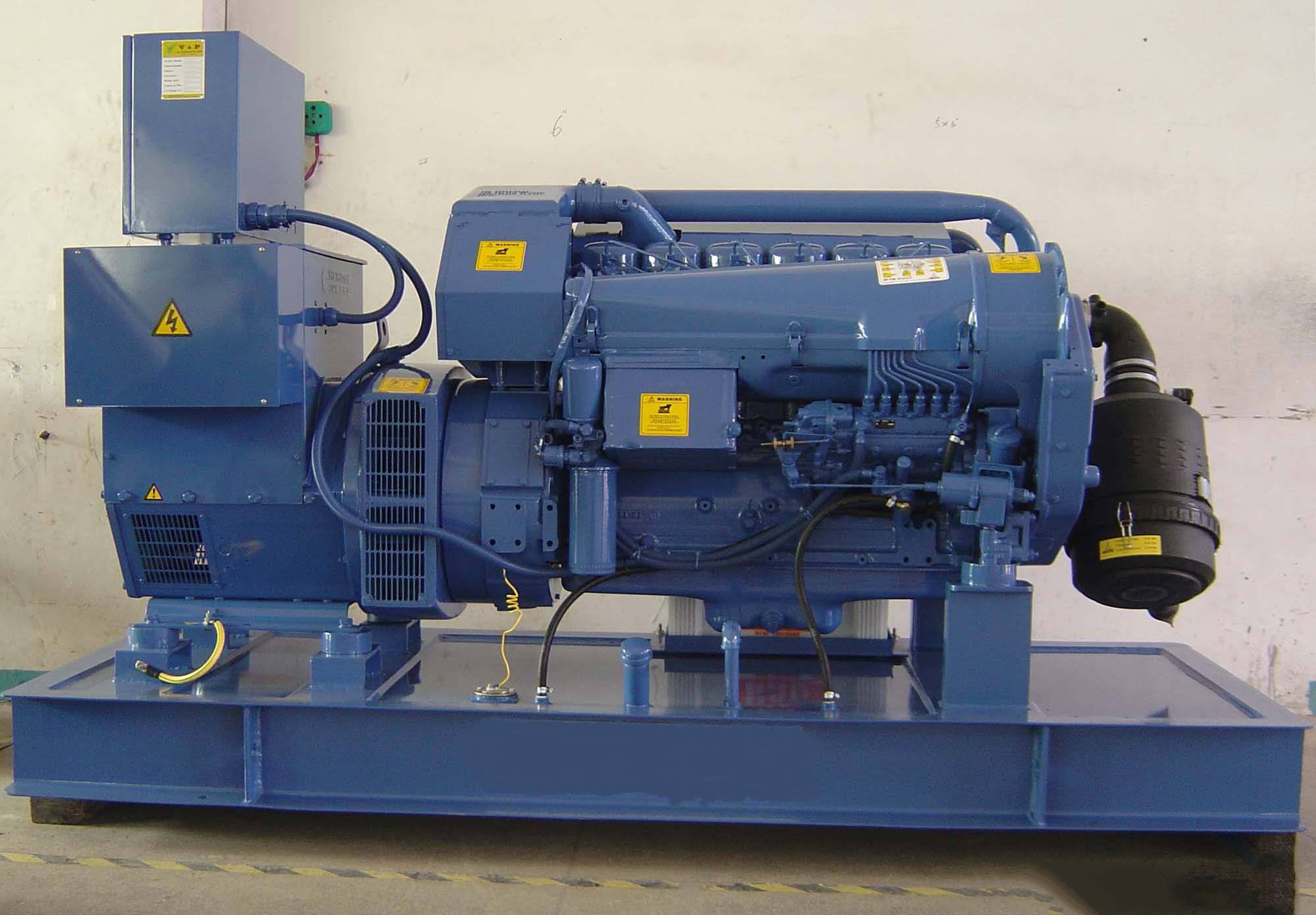 兰坪汽油发电机组冬季启动前，电瓶需要做哪些检查和维护？